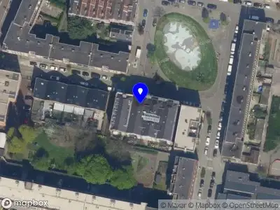 Ambulance met grote spoed naar de Hendrik de Keyserstraat in Rotterdam