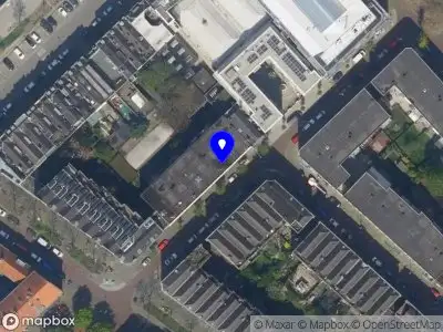 Ambulance met grote spoed naar de Burgemeester Hoffmanstraat in Rotterdam