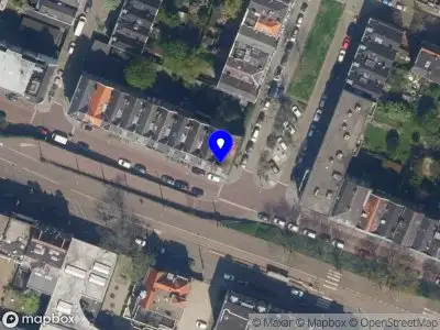 Ambulance met gepaste spoed naar de Oostzeedijk Beneden in Rotterdam