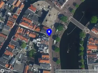 Ambulance met gepaste spoed naar de Korte Veerstraat in Haarlem