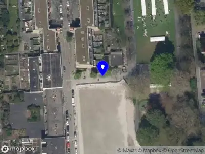 Ambulance met grote spoed naar de Gouvernedwarsstraat in Rotterdam