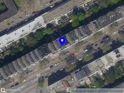 Ambulance met grote spoed naar de Mathenesserweg in Rotterdam