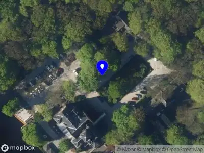 Ambulance met grote spoed naar de Landgoed De Wittenburg in Wassenaar