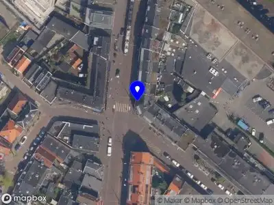 Ambulance met gepaste spoed naar de Bergse Dorpsstraat in Rotterdam