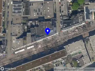 Ambulance met grote spoed naar de Nieuwe Binnenweg in Rotterdam