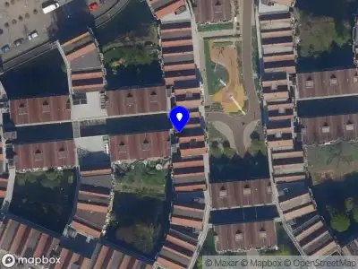 Ambulance met grote spoed naar de Gravin Adélastraat in Rotterdam