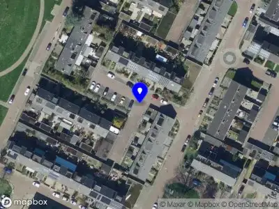 Ambulance met grote spoed naar de Ravesteijn in Heenvliet