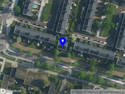 Ambulance met gepaste spoed naar de Bananenstraat in Amsterdam