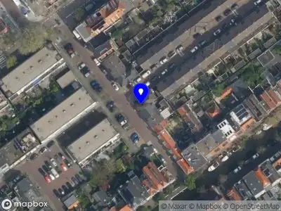 Ambulance met grote spoed naar de Antonie Heinsiusstraat in Delft
