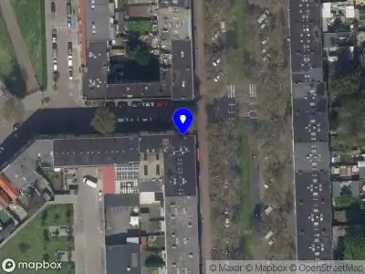 Ambulance met grote spoed naar de Dordtselaan in Rotterdam