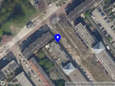 Ambulance met grote spoed naar de Rusthoflaan in Rotterdam