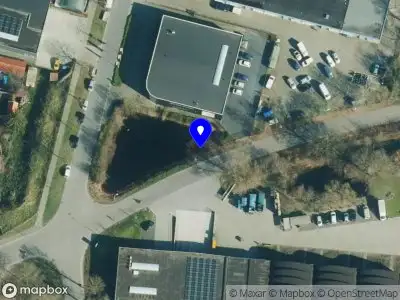 Brandweer met grote spoed naar de Wethouder Beversstraat in Enschede vanwege voertuigbrand