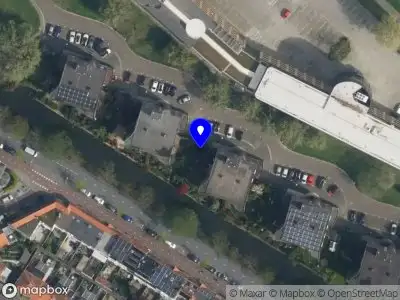 Ambulance met grote spoed naar de Delfgauwse Park in Delft