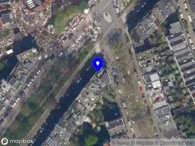 Ambulance met grote spoed naar de Bergselaan in Rotterdam