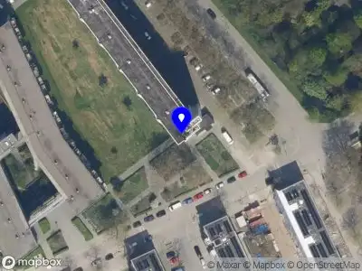 Ambulance met grote spoed naar de Blijvenburgstraat in Rotterdam