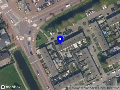 Ambulance met grote spoed naar de Zwanensingel in Capelle aan den IJssel