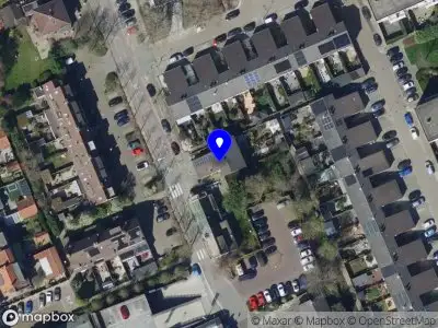 Ambulance met grote spoed naar de Dorpsdijk in Rhoon