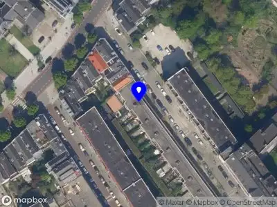 Ambulance met grote spoed naar de Van der Sluysstraat in Rotterdam