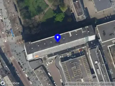 Ambulance met gepaste spoed naar de Van Oldenbarneveltplaats in Rotterdam