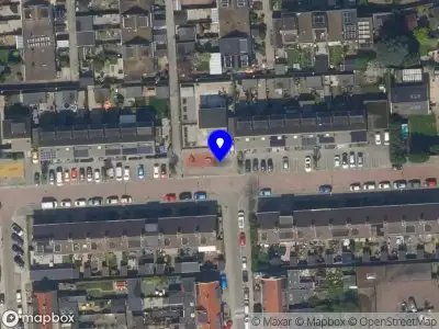 Ambulance met grote spoed naar de Schout Eeuwoutstraat in Pernis Rotterdam