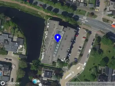 Ambulance met grote spoed naar de IJsbaan in Sliedrecht