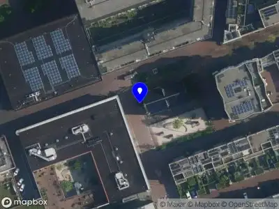 Ambulance met grote spoed naar de Paradijsplein in Amsterdam