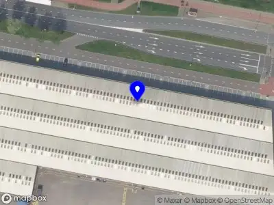 Ambulance met gepaste spoed naar de Waalhaven Z.z. in Rotterdam