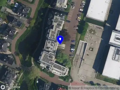 Ambulance met grote spoed naar de Vijverpark in Overveen
