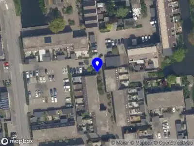 Ambulance met grote spoed naar de Hilde erf in Capelle aan den IJssel