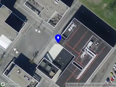 Brandweer met gepaste spoed naar de Campusplein in Hoogvliet Rotterdam vanwege afgaan automatisch brandalarm