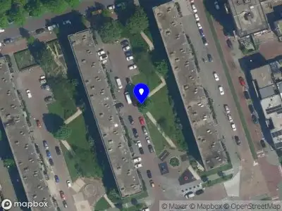 Ambulance met grote spoed naar de Stormvloedkeringstraat in Amsterdam