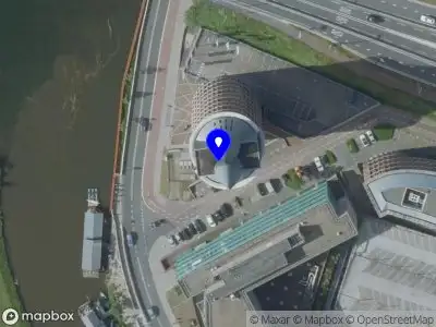 Ambulance met grote spoed naar de Looskade in Roermond