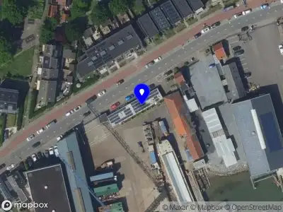 Ambulance met grote spoed naar de Rivierdijk in Sliedrecht