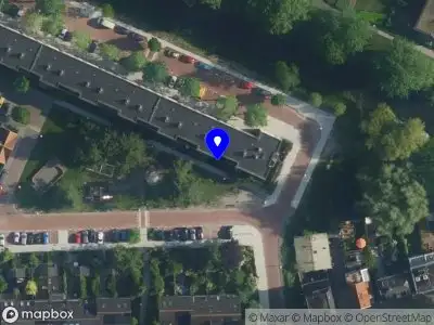 Ambulance met grote spoed naar de Marjoleinstraat in Amsterdam