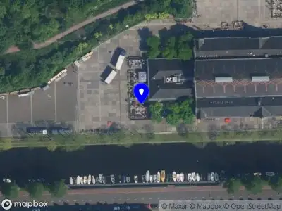 Ambulance met grote spoed naar de Polonceau-kade in Amsterdam