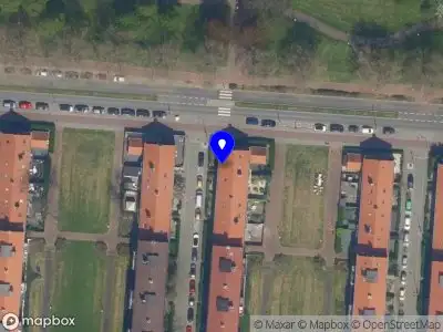 Ambulance met grote spoed naar de Johan de Meesterstraat in Rotterdam