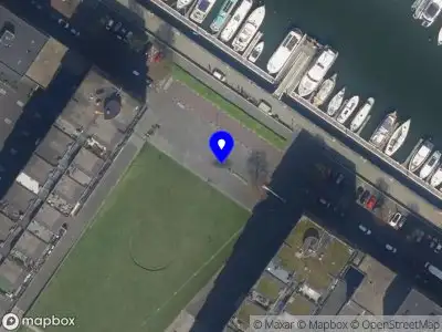 Ambulance met grote spoed naar de Louis Pregerkade in Rotterdam