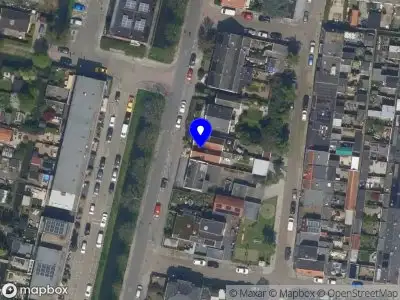 Ambulance met grote spoed naar de IJsselmondselaan in Rotterdam