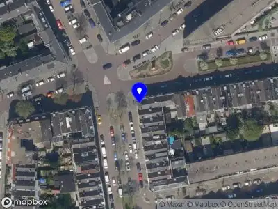 Ambulance met grote spoed naar de Carnisselaan in Rotterdam