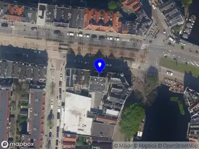 Ambulance met grote spoed naar de Schiedamseweg in Rotterdam