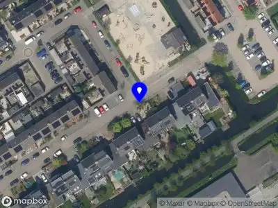 Brandweer met grote spoed naar de Graaf Florisstraat in Streefkerk vanwege middelgrote brand