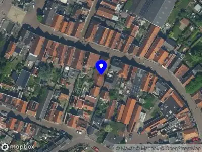 Ambulance met grote spoed naar de Niesenoortsteeg in Monnickendam