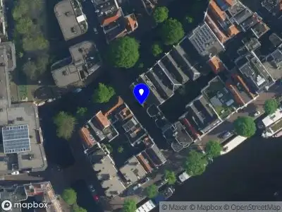 Ambulance met grote spoed naar de Korte Dijkstraat in Amsterdam