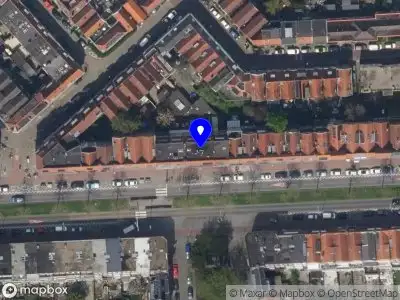 Ambulance met grote spoed naar de Strevelsweg in Rotterdam