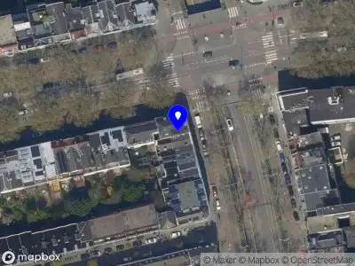 Ambulance met grote spoed naar de 's-Gravendijkwal in Rotterdam