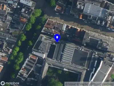 Ambulance met gepaste spoed naar de Slijkstraat in Amsterdam