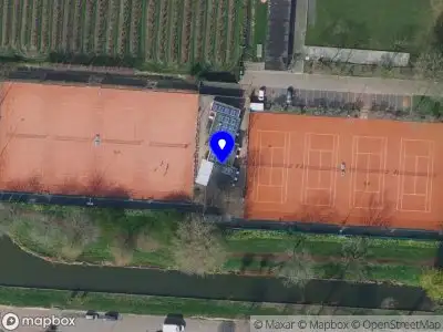 Ambulance met gepaste spoed naar de Meestooflaan in Numansdorp