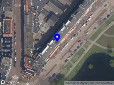 Ambulance met grote spoed naar de Weissenbruchlaan in Rotterdam