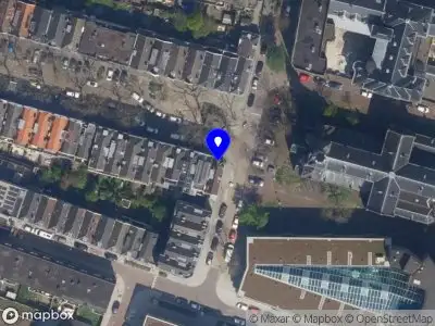 Ambulance met grote spoed naar de Blommersdijkselaan in Rotterdam