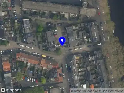 Ambulance met grote spoed naar de Justus van Effenpad in Gouda